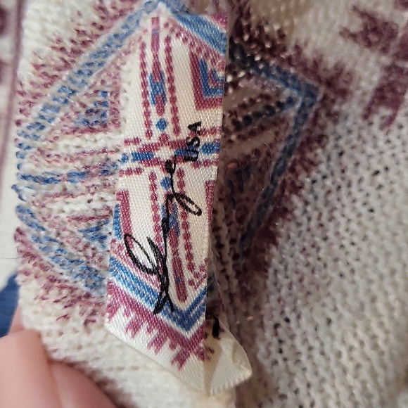 Gaze Aztec Top - Picture 5 of 6